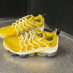 Nike Air Vapor Max Size 6.5 Woman